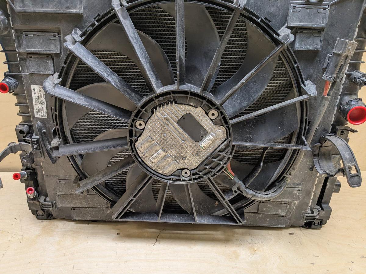 16-22 BMW 750Li G12 Radiator Cooling Condenser Fan Shroud Assembly 850W8619380