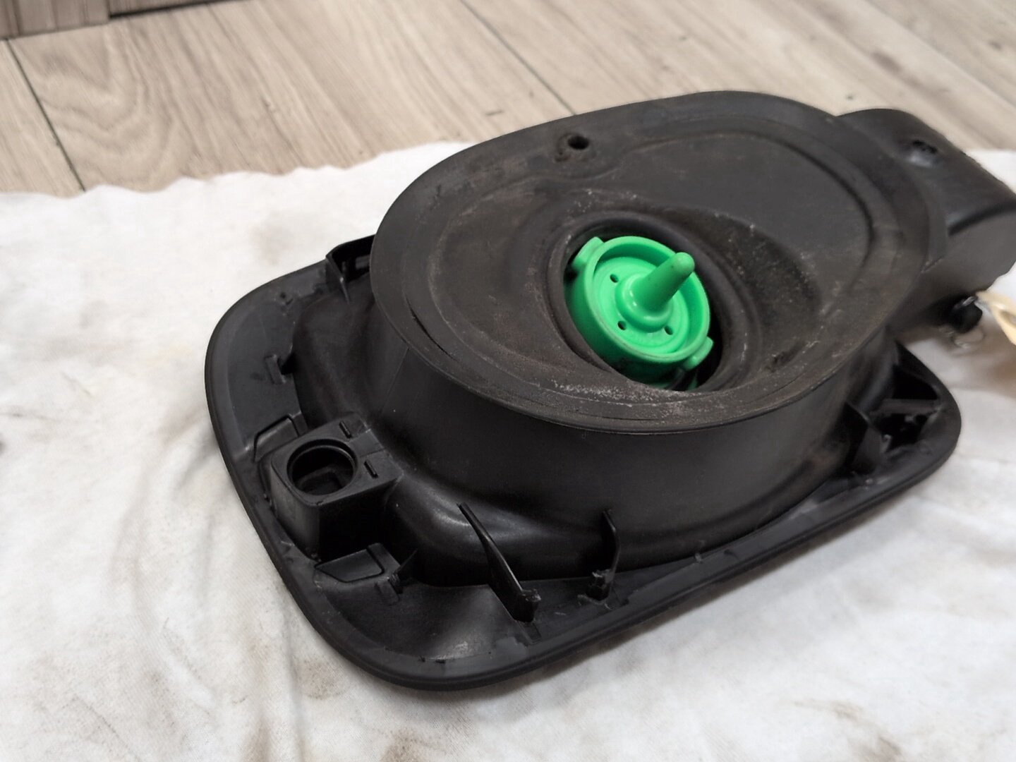 2013 - 2017 Audi S5 8T Fuel Gas Tank Filler Cap 8T8809906D CTUB