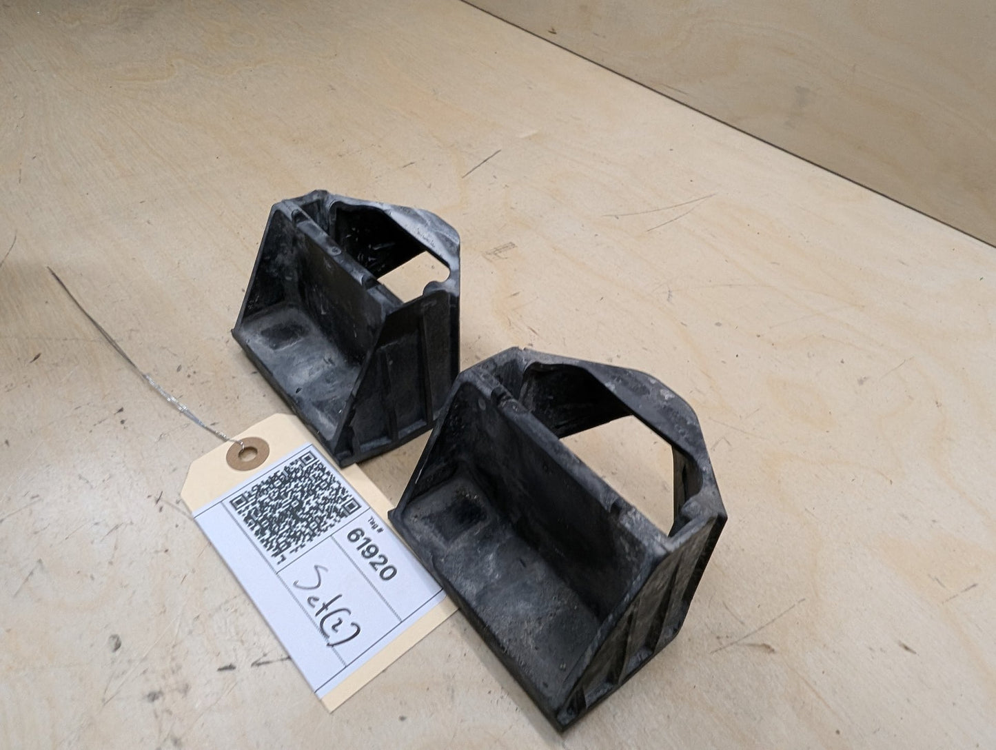 2011-2016 BMW X3 F25 Cooling Radiator Brackets SET 7593779