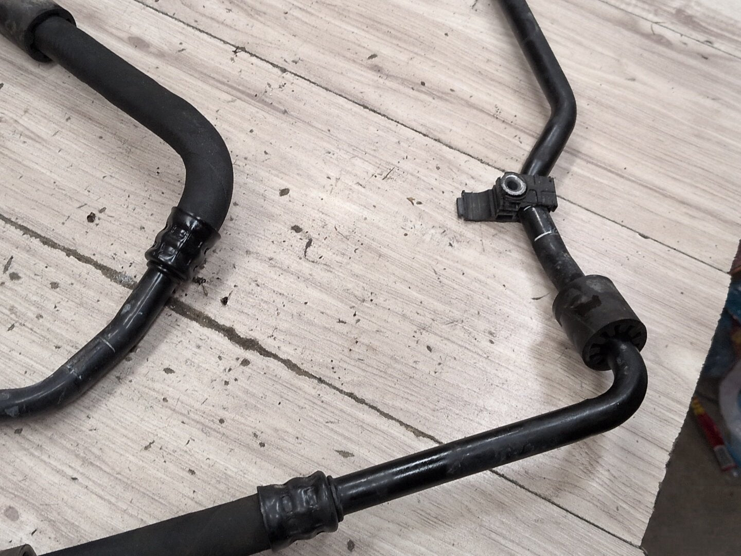 2012-2018 BMW F06 M6 Engine Oil Cooler Line Return Flow SET 2284261