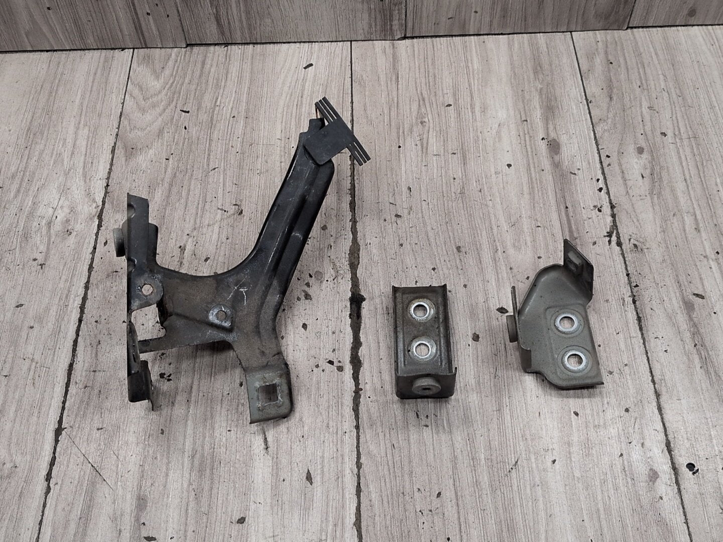 2016-2022 BMW 750i G12 Front Right Passenger Fender Brackets SET 7413402 OEM