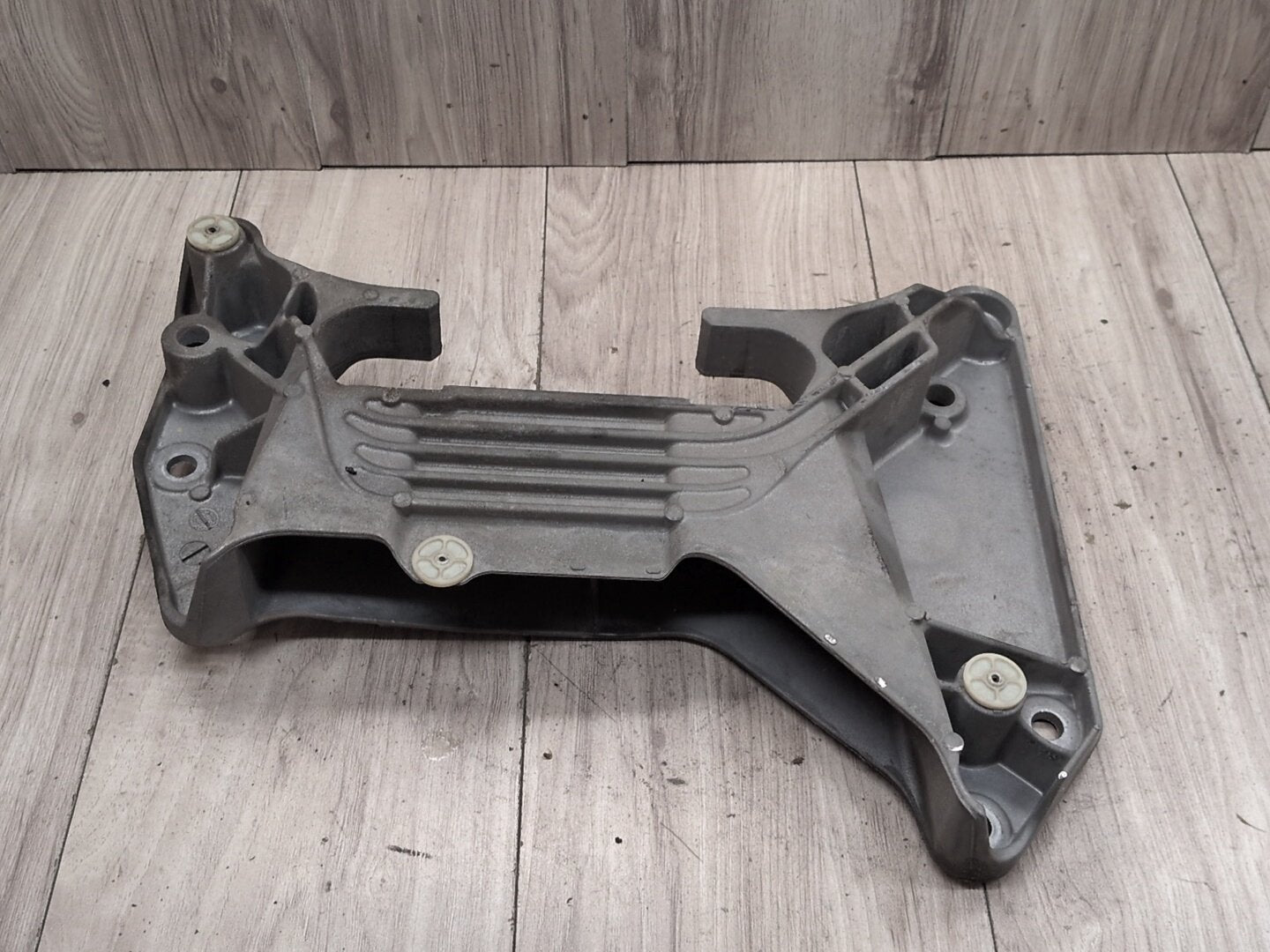 2018-2024 BMW X3 G01 Gearbox Transmission Mount Bracket 9485332
