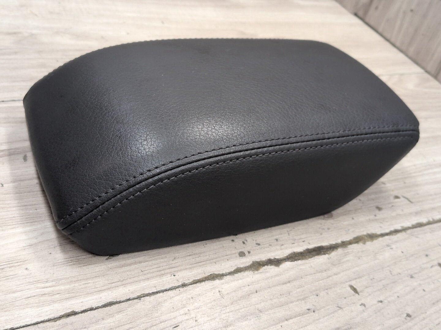 2015-2018 Audi Q3 8U Center Console Armrest Arm Rest 8U0864207N