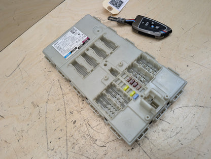 2018-2024 BMW X3 G01 Bdc Body Domain Fem Control Module w/ Key 8715809