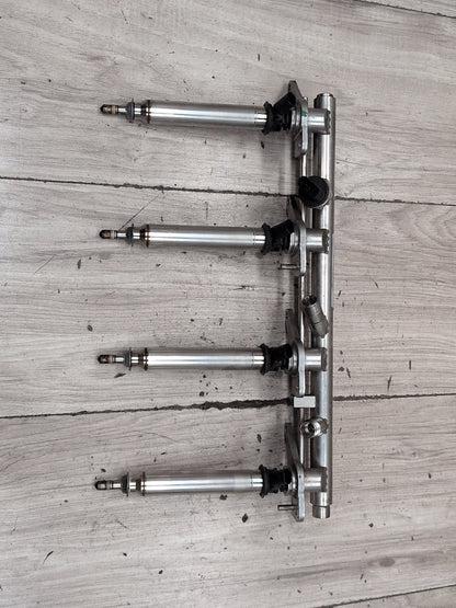 09-12 Mercedes-Benz W212 E550 M278 Engine Right Motor Fuel Injector Rail Line