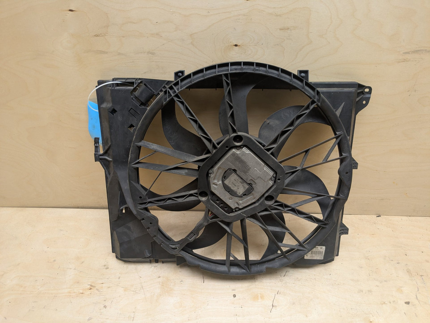 2007-2013 BMW 328i E93 Radiator Fan Shroud Housing w/ Motor 7561713
