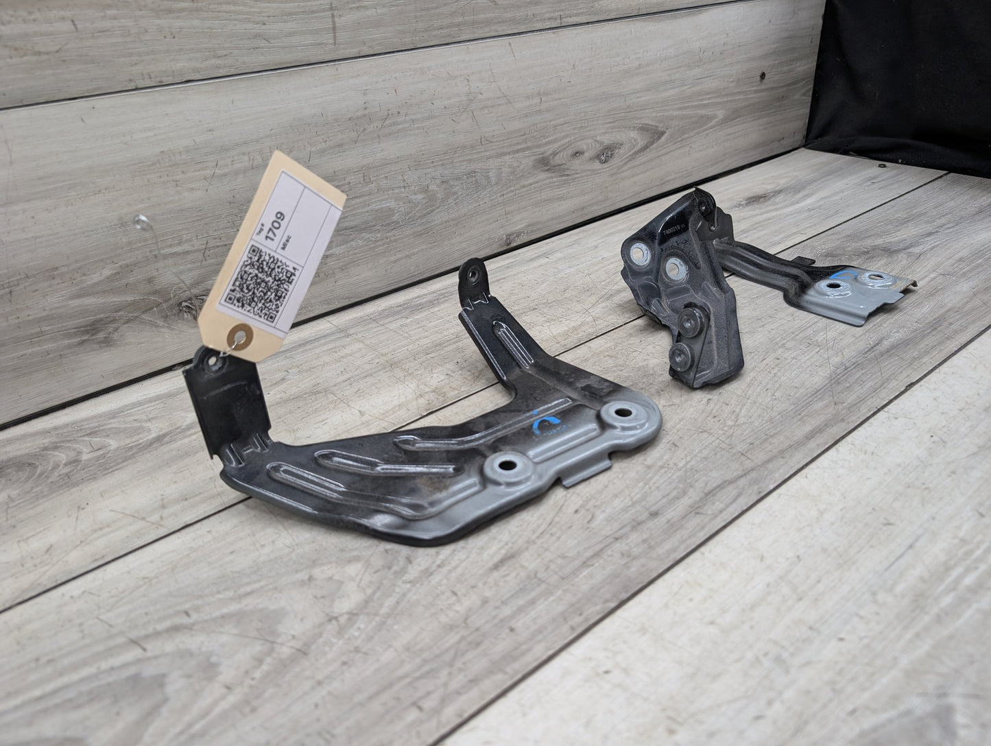 2018 - 2023 BMW X3 G01 Front Left Driver Fender Brackets SET 7397515 B58B30M0