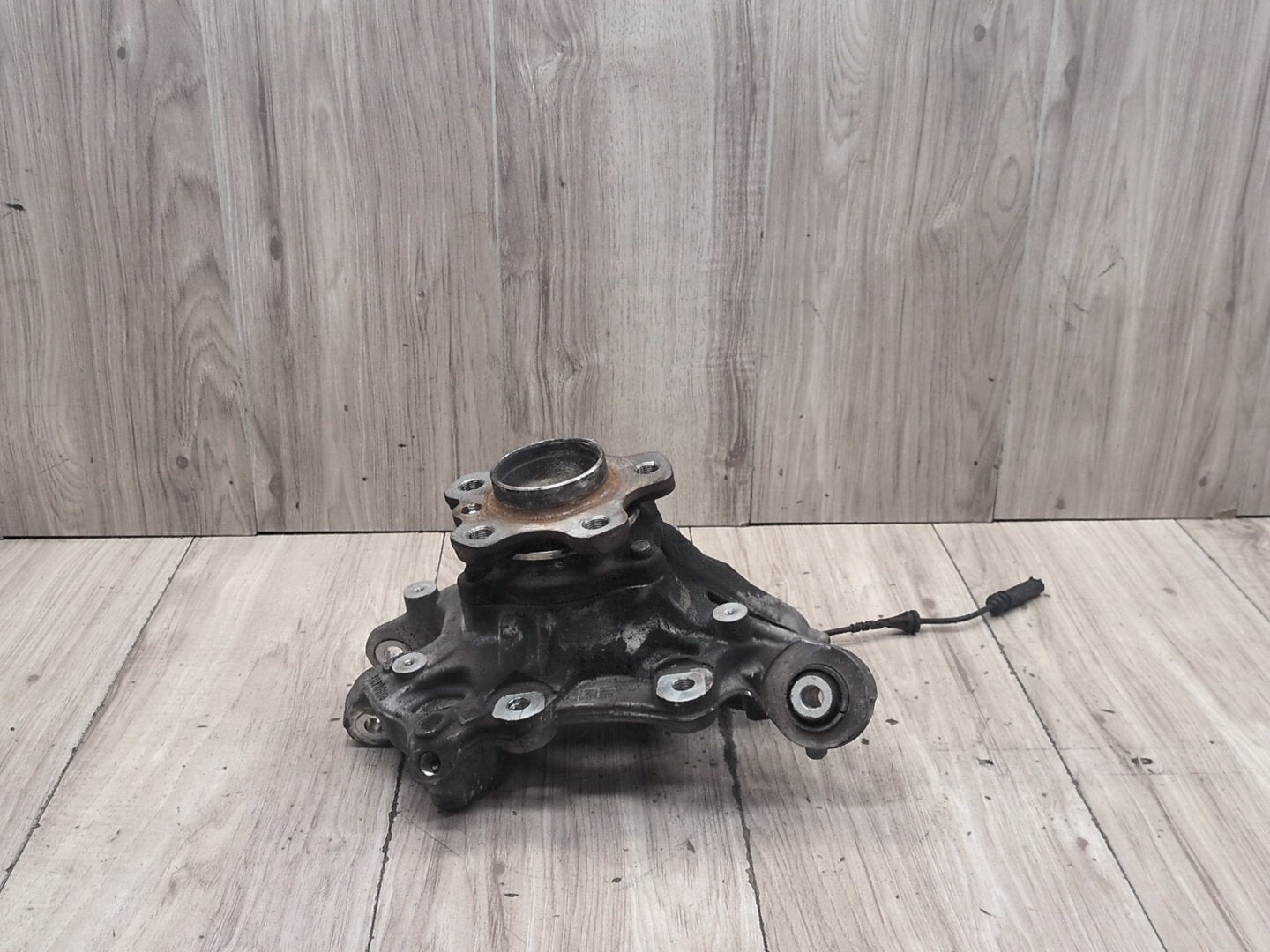 19-21 OEM BMW G20 330 M340 REAR Left Driver Knuckle Wheel Hub Spindle Bearing