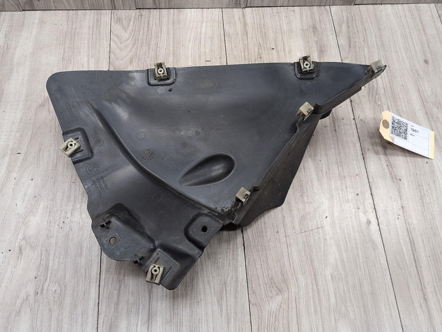 2014 - 2018 BMW X5 F85 Front Right Passenger Bumper Mud Flap 8056384 S63B44T2