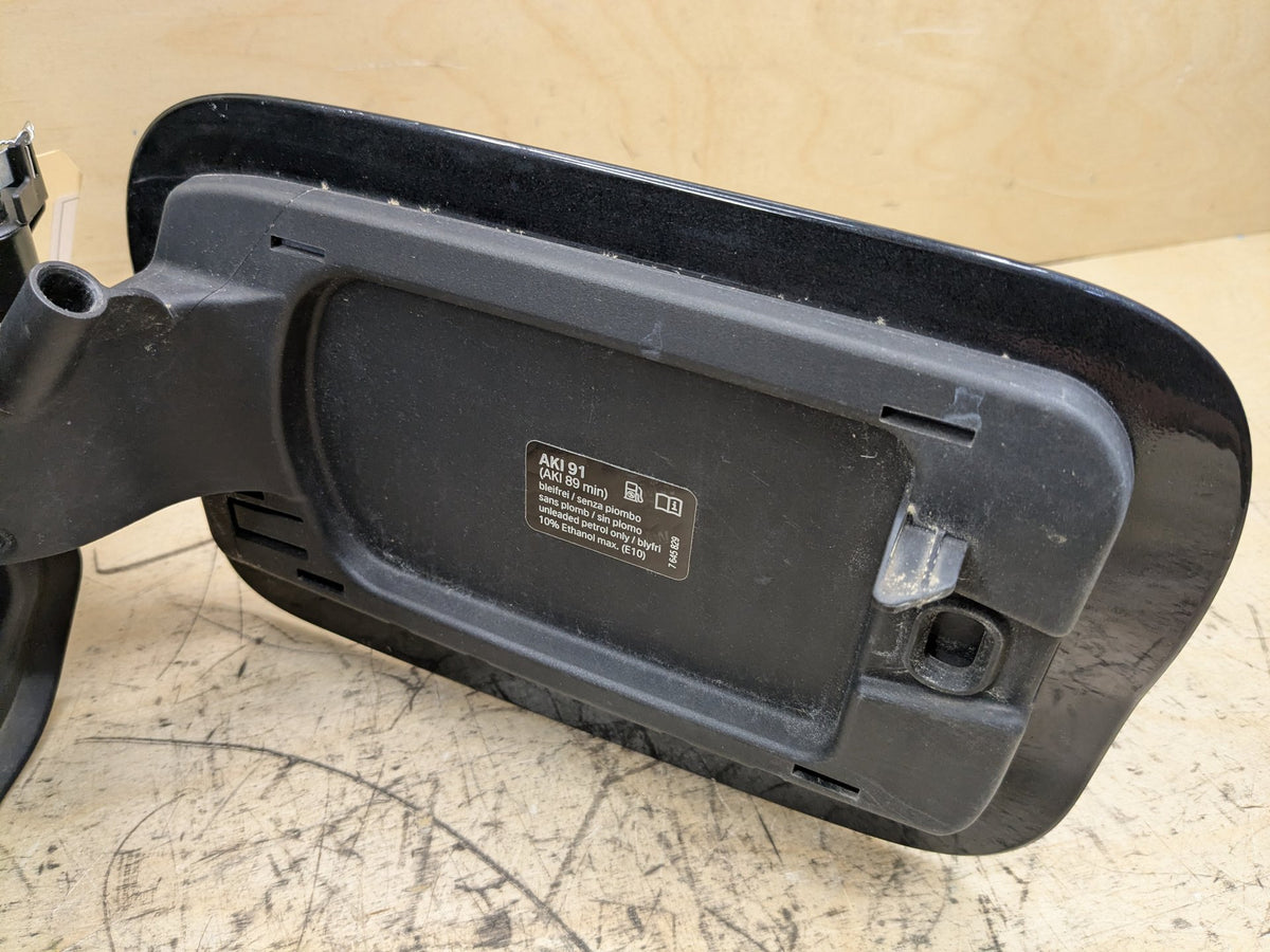 2016-2019 BMW 740i G12 Gas Cover Assembly 7358677 OEM