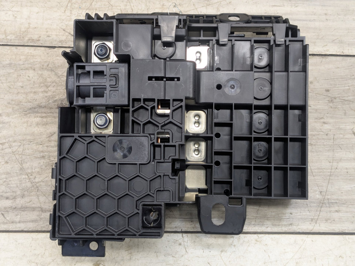 2018 - 2023 BMW X3 G01 Rear Battery B+ Terminal Junction Point Relay Fuse Box 6841701 B58B30M0