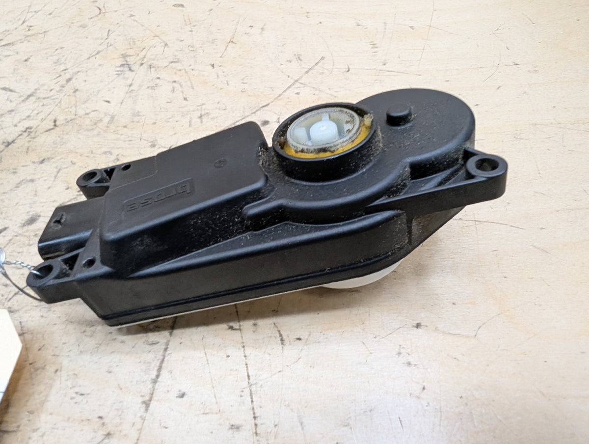 OEM BMW G30 530 540 M550 G12 740 750 M760 Upper Grille Air Flap Motor Actuator