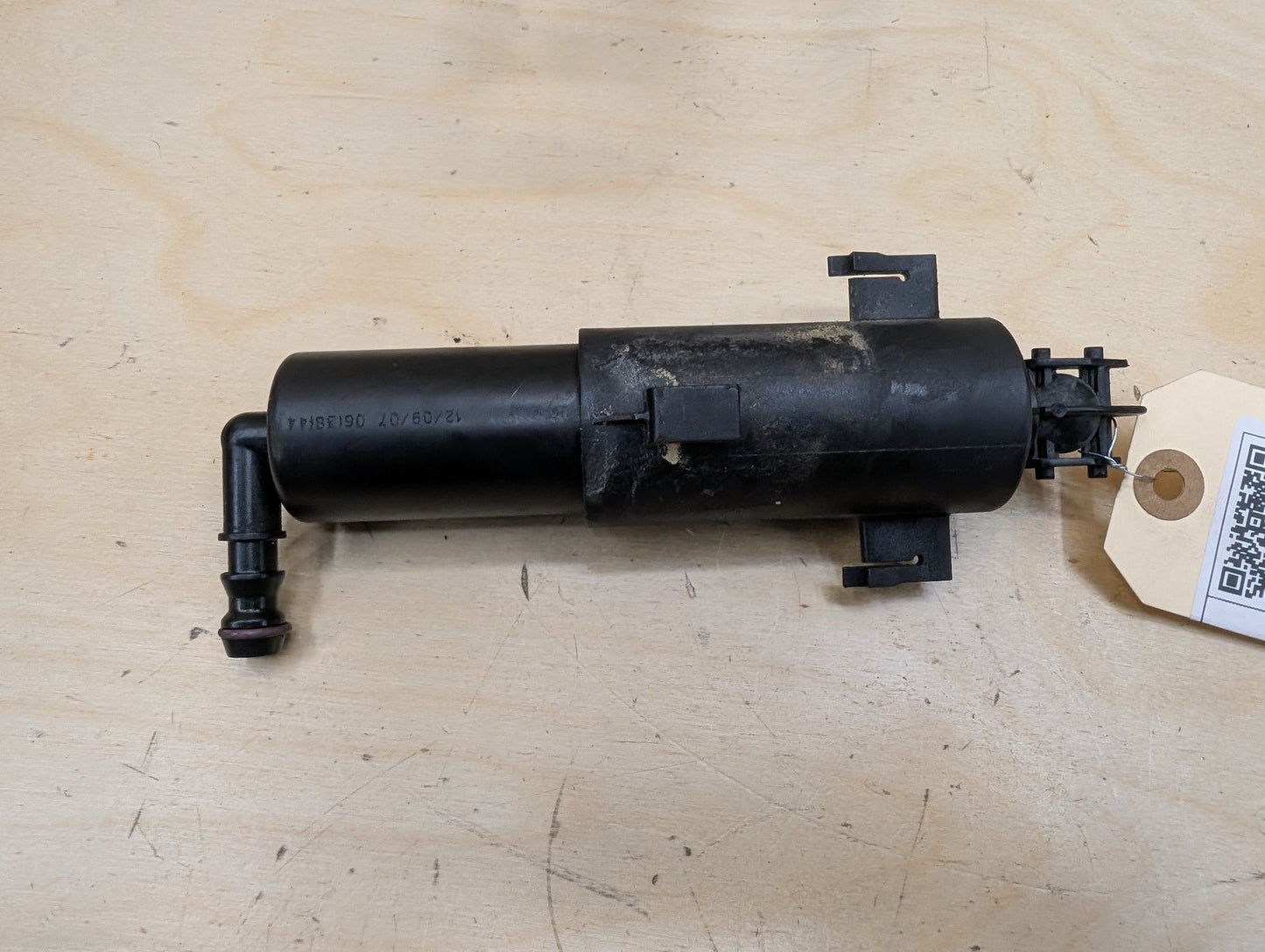 OEM BMW E90 E92 E93 328 335 Front Left Right Headlight Washer Spray Nozzle Jet
