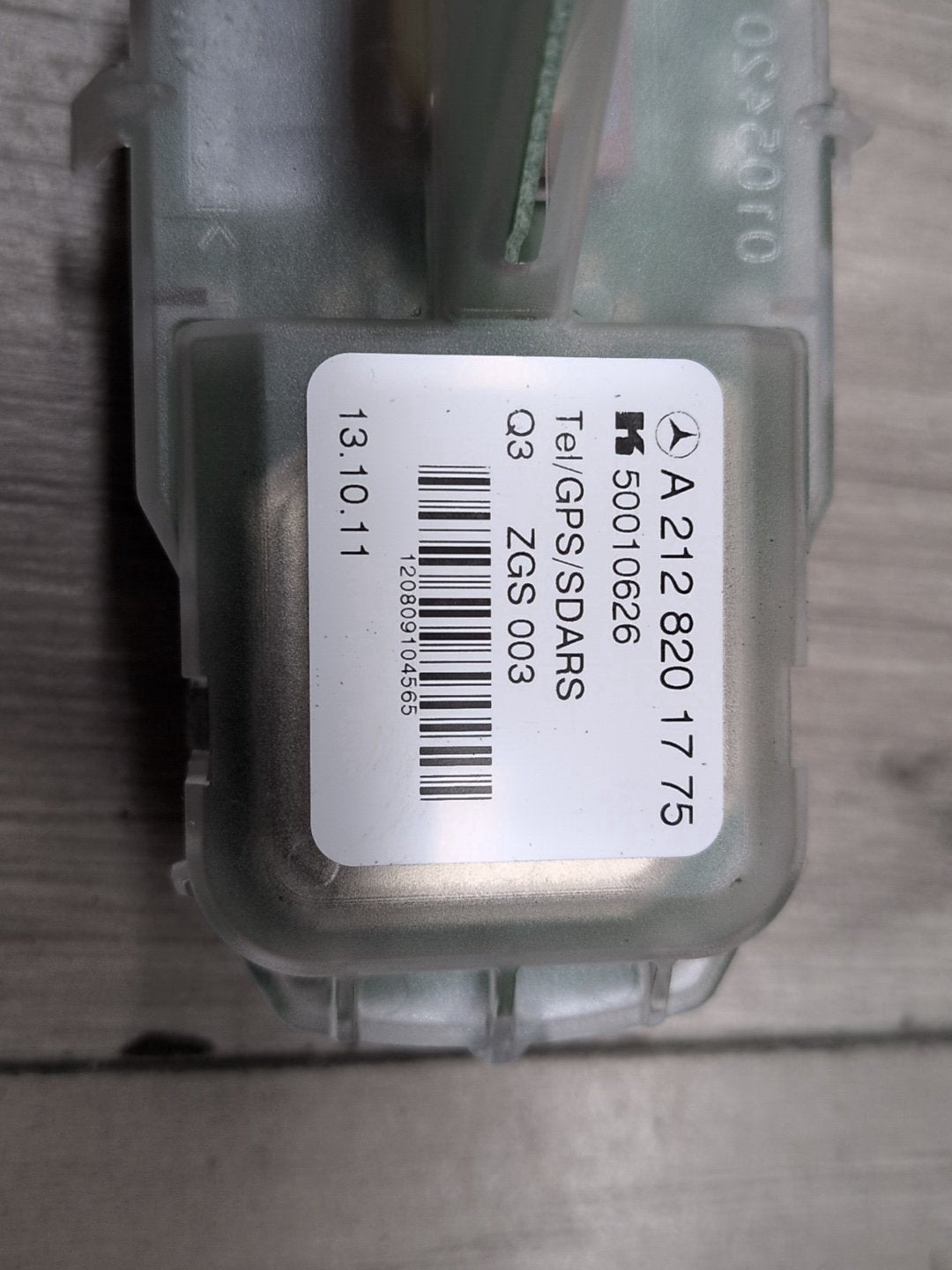 2009-2012 Mercedes-Benz E550 W212 Roof Shark Fin Radio Antenna Module A2128270328 OEM