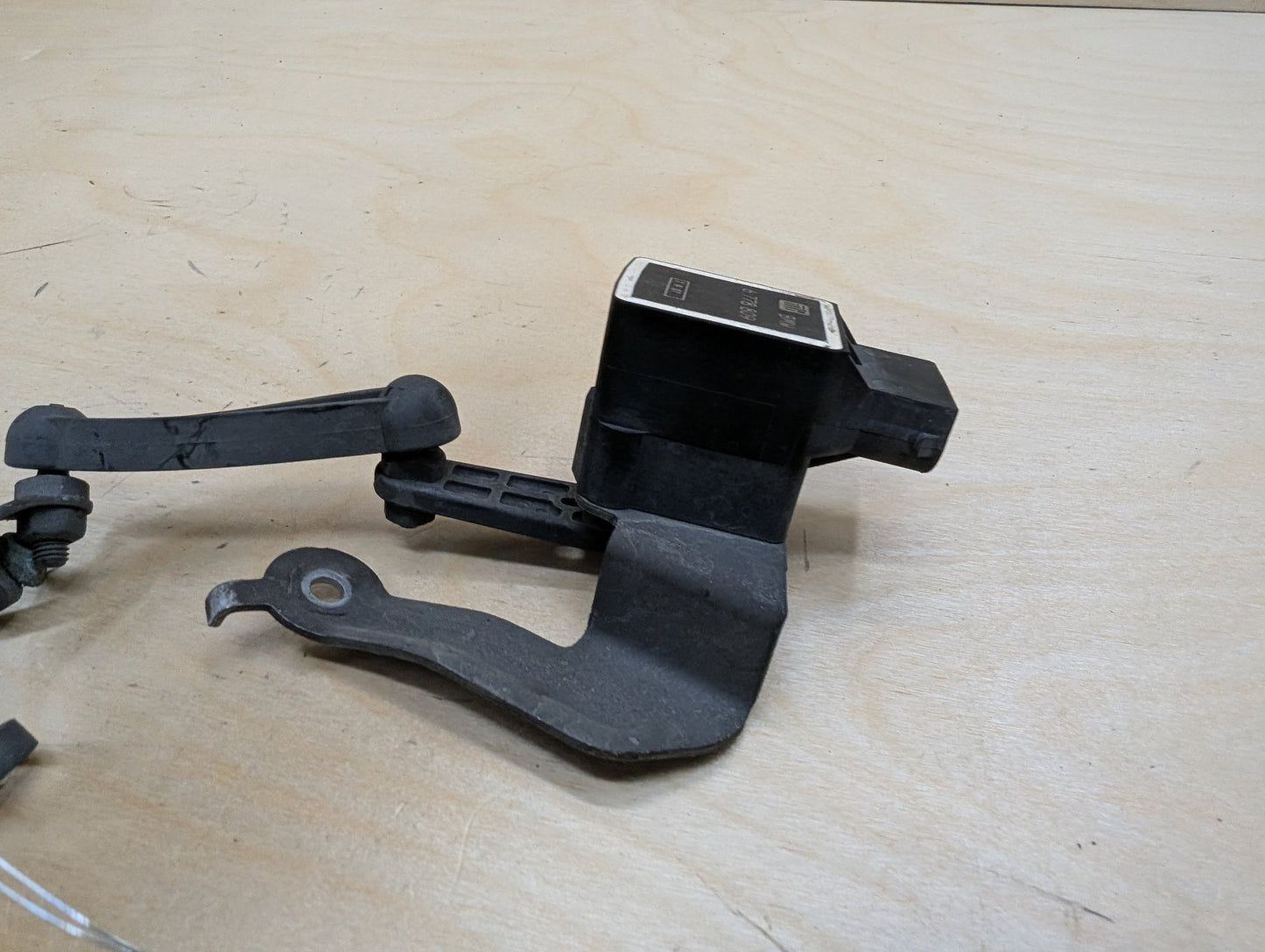 2007-2013 BMW 335i E93 Suspension Height Level Sensor 6778809