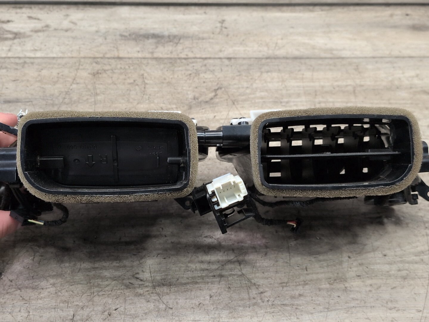 2018 - 2024 BMW X3 G01 Dashboard Dash Board Middle Center Air Vent 9329954 B58B30M0