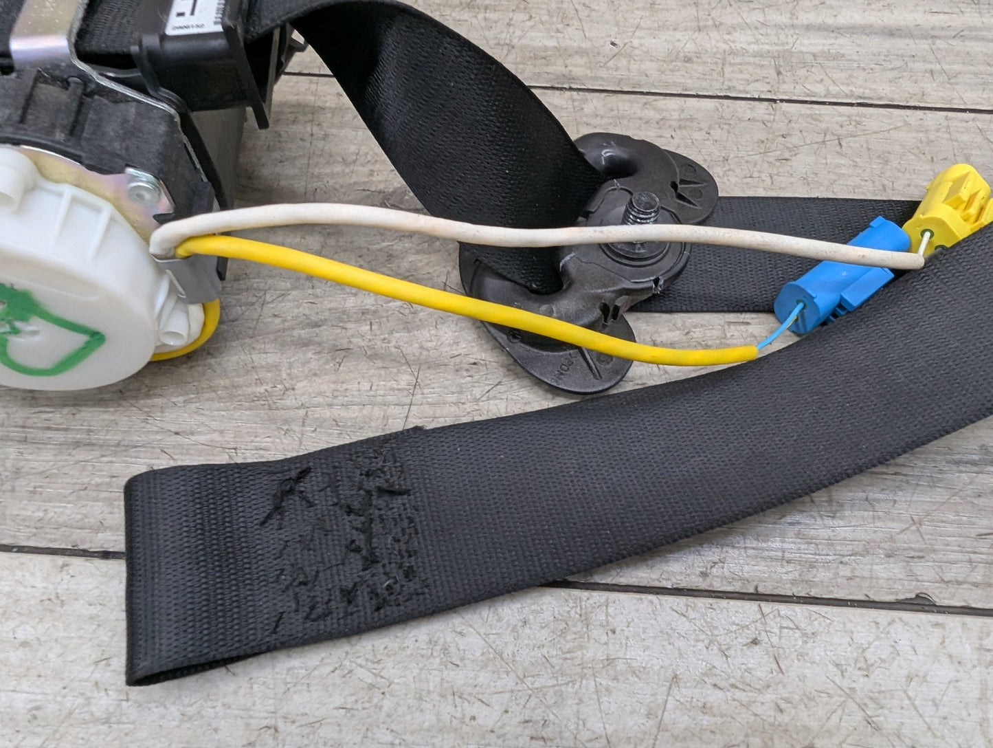 08-13 OEM BMW E82 128 135 Front Right Passenger Seat Belt Seatbelt Retractor