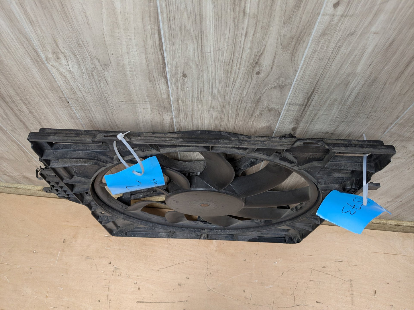 2014 - 2016 BMW X6 F86 Radiator Fan Shroud Housing w/ Motor 7634472 S63B44T2