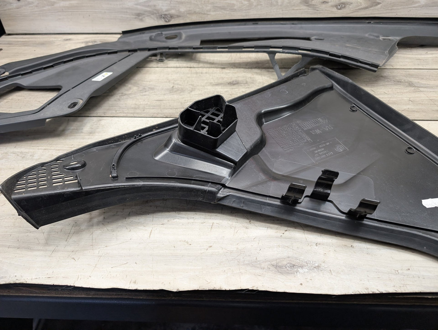 2013 BMW 528i F10 Right Passenger Side Cowl Cover 6987605 N20B20O0