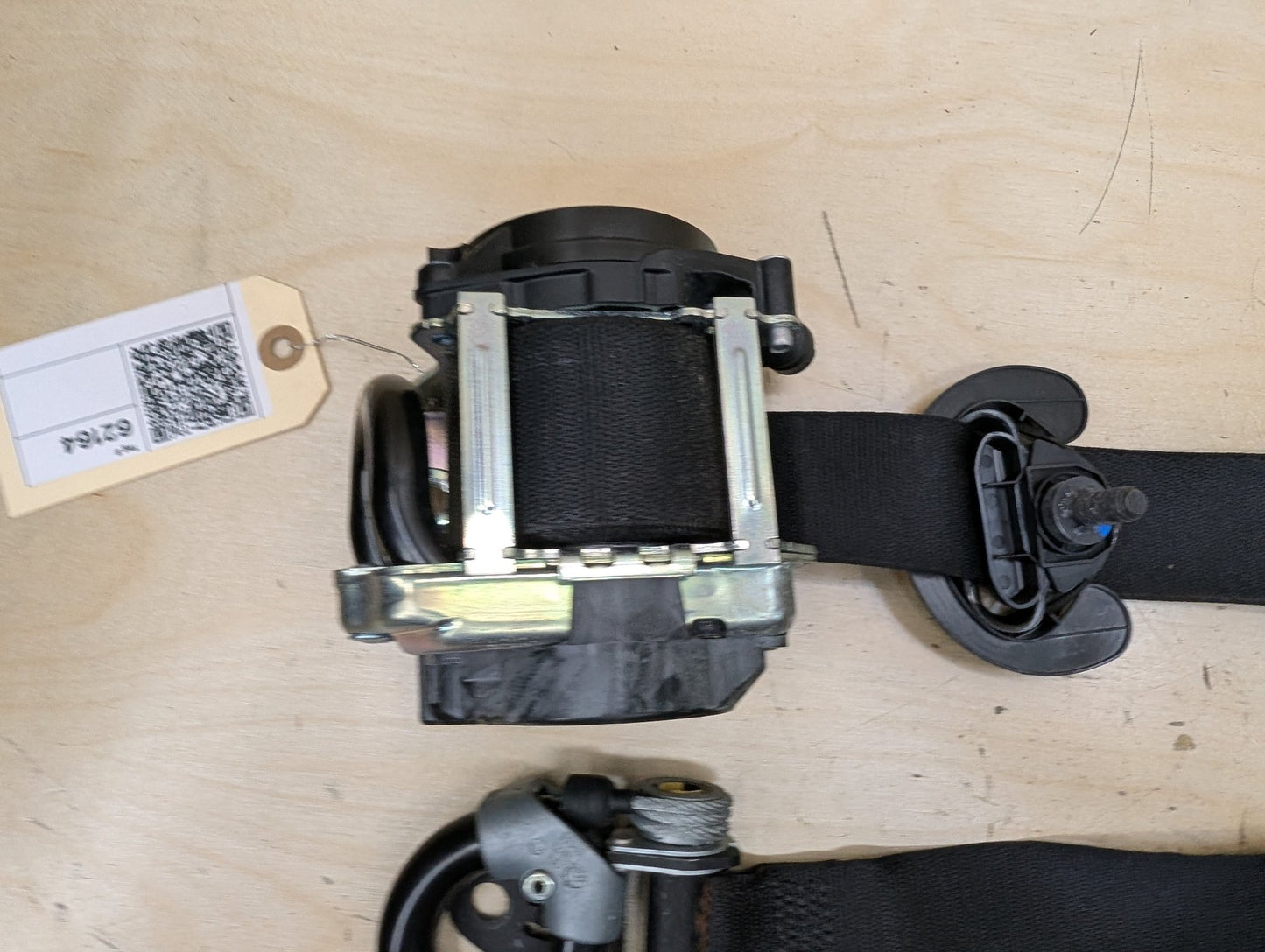 OEM BMW F15 F16 F85 F86 X5 X6 Front Right Passenger Seat Belt Retractor Black