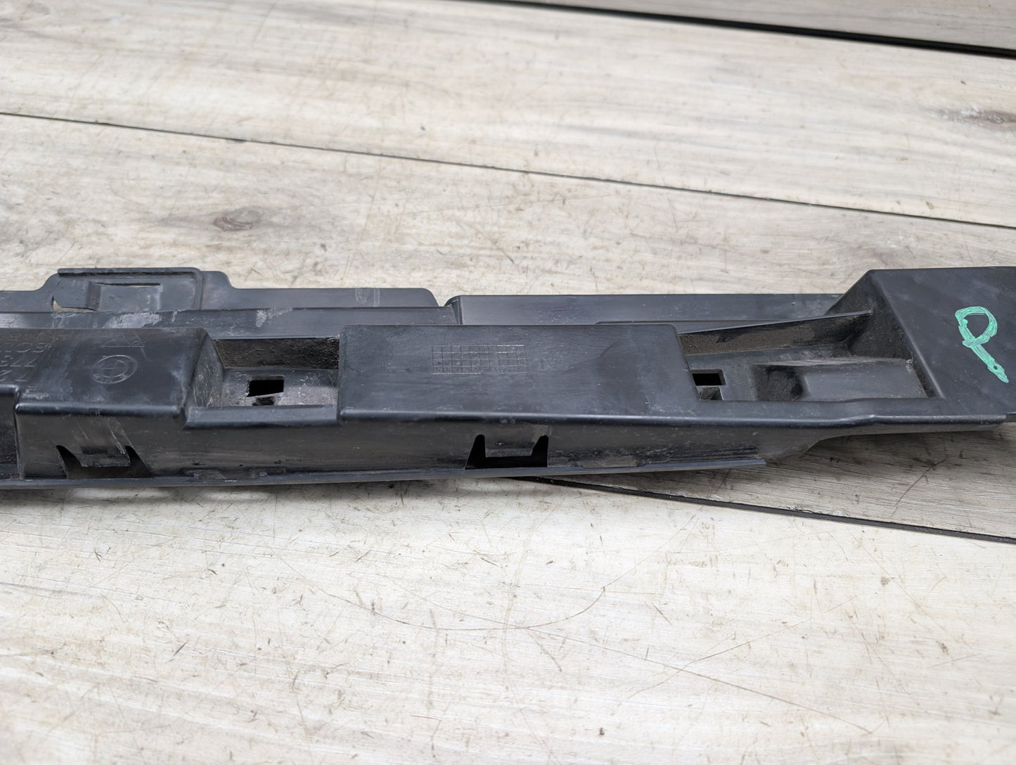 2012-2018 BMW 340i F30 Right Passenger Side Skirt Rocker Panel Bracket 7256920