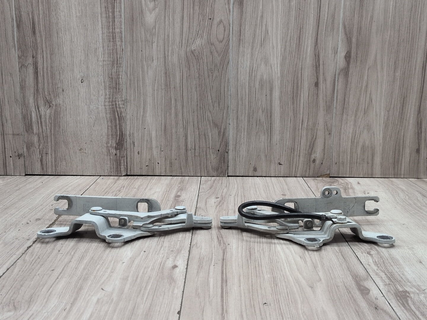 2006-2011 BMW 328i E90 Hood Bonnet Hinges SET 7210677