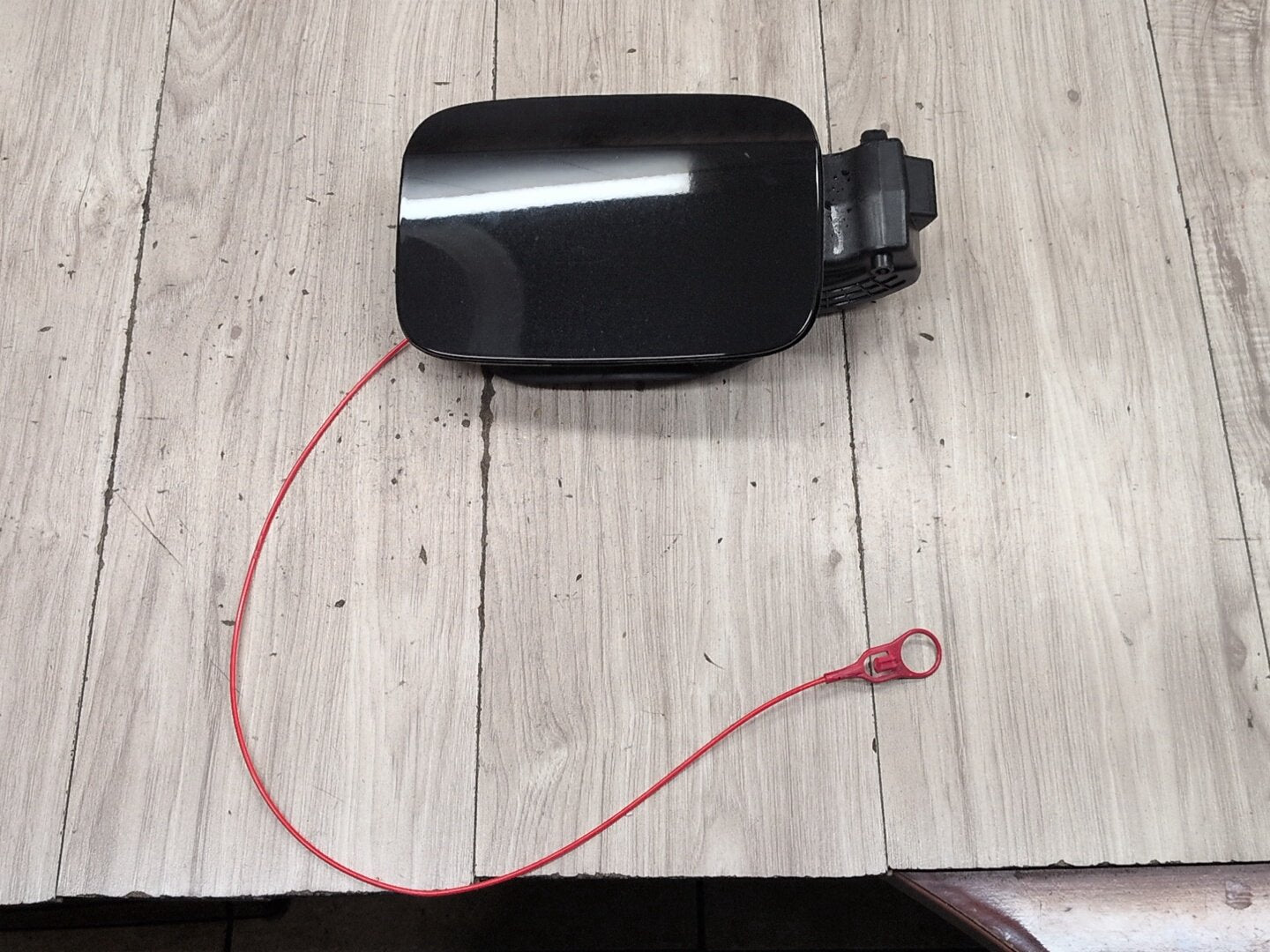 2015-2018 Audi Q3 8U Gas Cover Assembly 8U0809906C