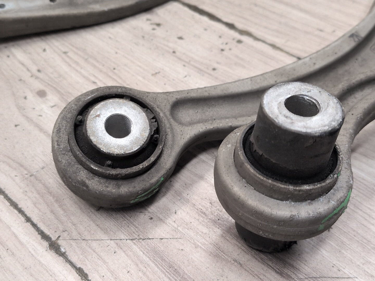 2009-2012 Mercedes-Benz E550 W212 Rear Left Driver Control Arms SET A20409FL3