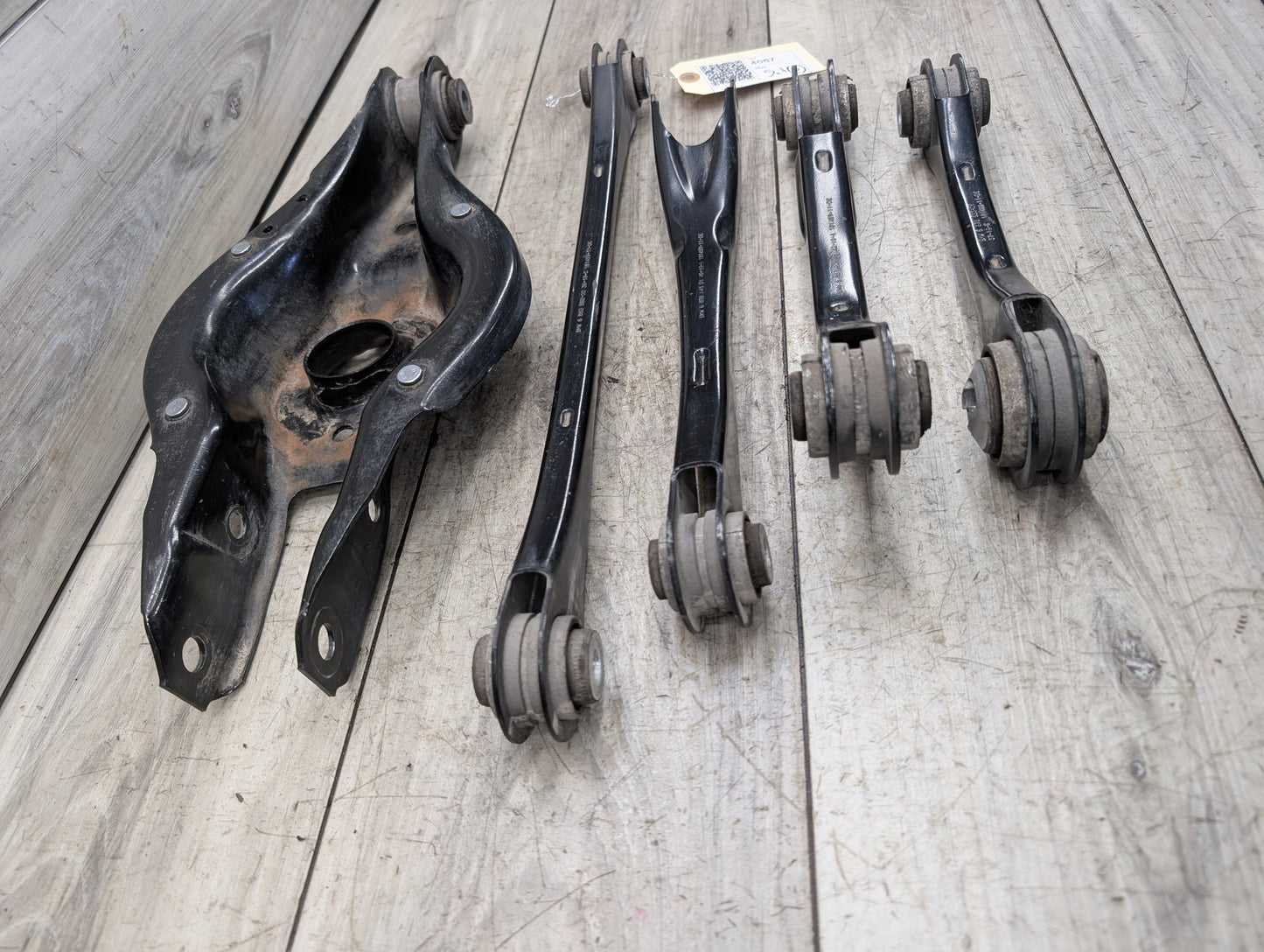 2019 - 2026 BMW 330i G20 Rear Left Driver Control Arms SET 6867541 B46B20O1