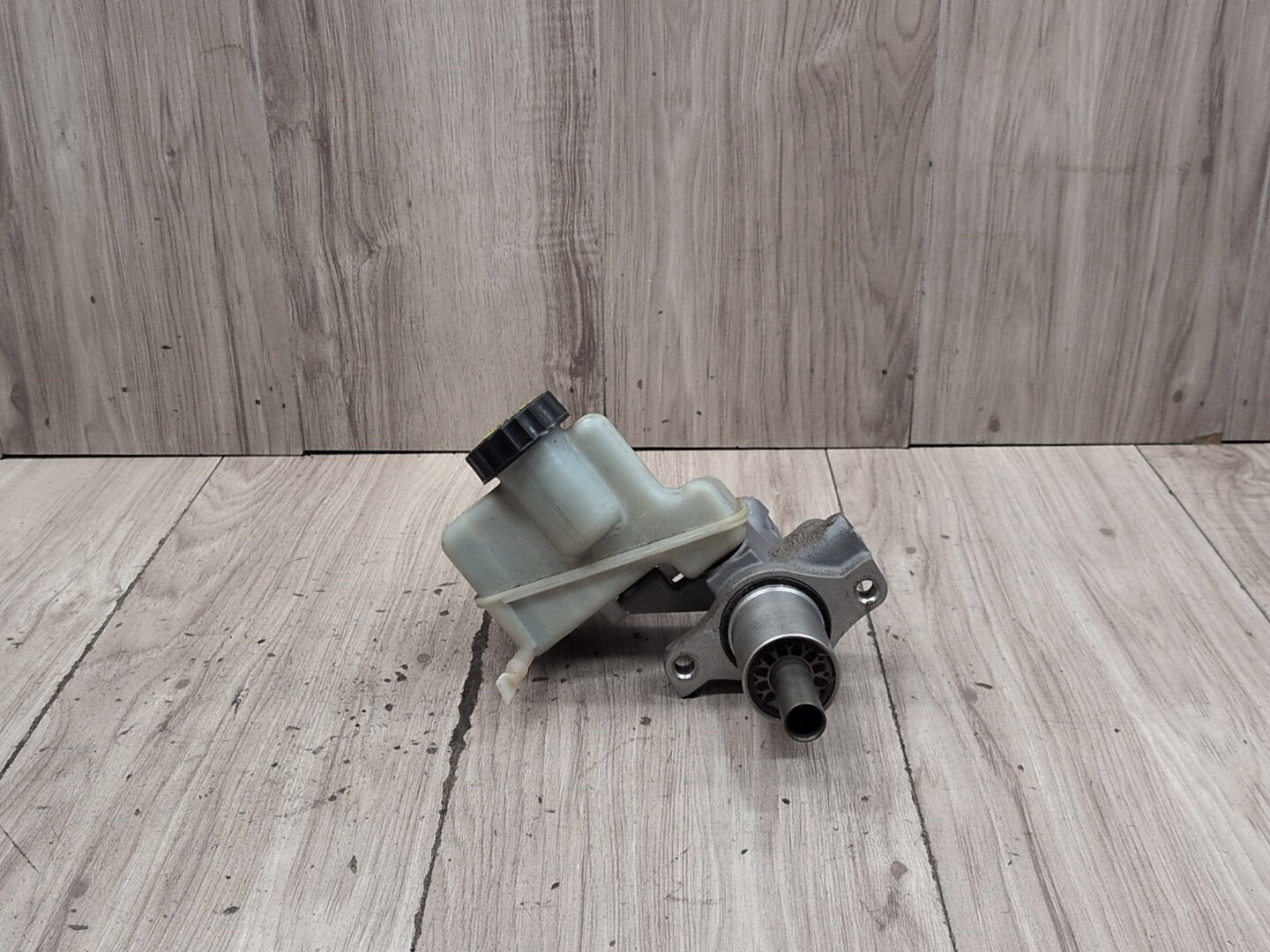 2009-2012 Mercedes-Benz E550 W212 Brake ABS Cylinder A2044300002 OEM