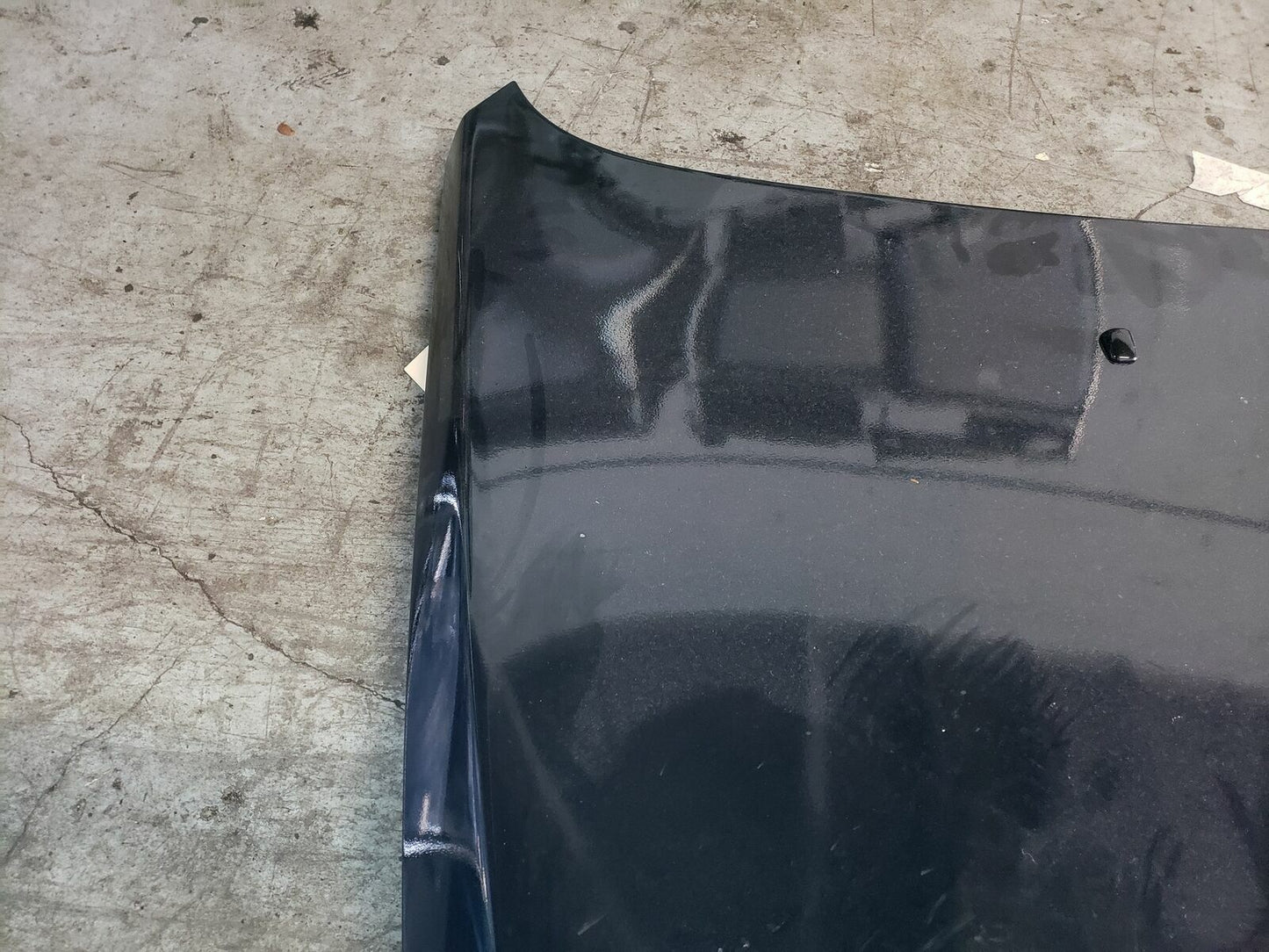 2007 BMW 650i Hood  E63 Series *Small dent