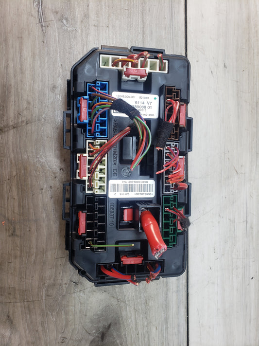 BMW 14-17 F32 430I XDRIVE Front Power Distribution Fuse Relay Box Module Pre LCI