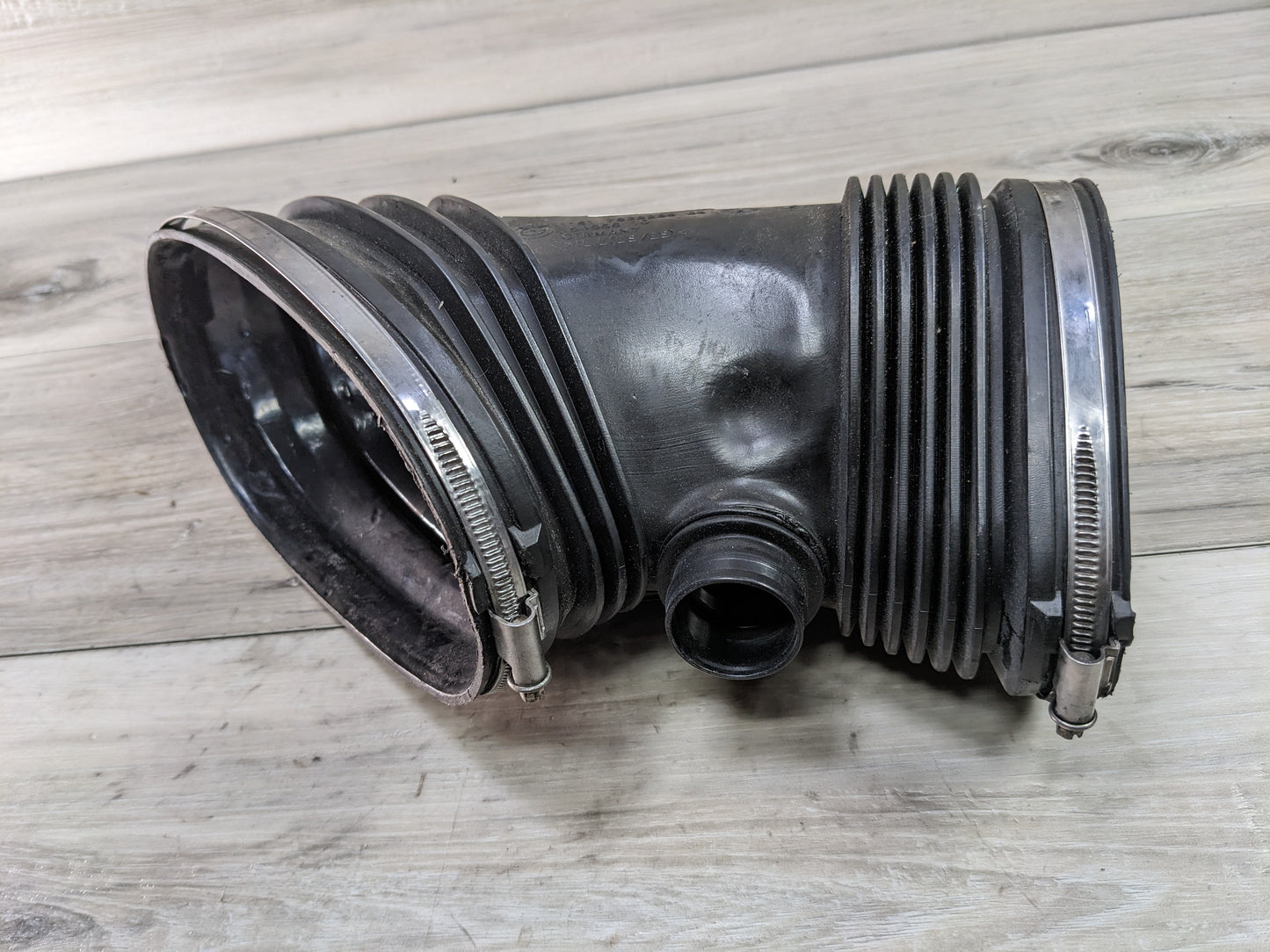 BMW 07-10 E93 M3 Engine Air intake Rubber Boot Airbox Tube Duct Pre LCI