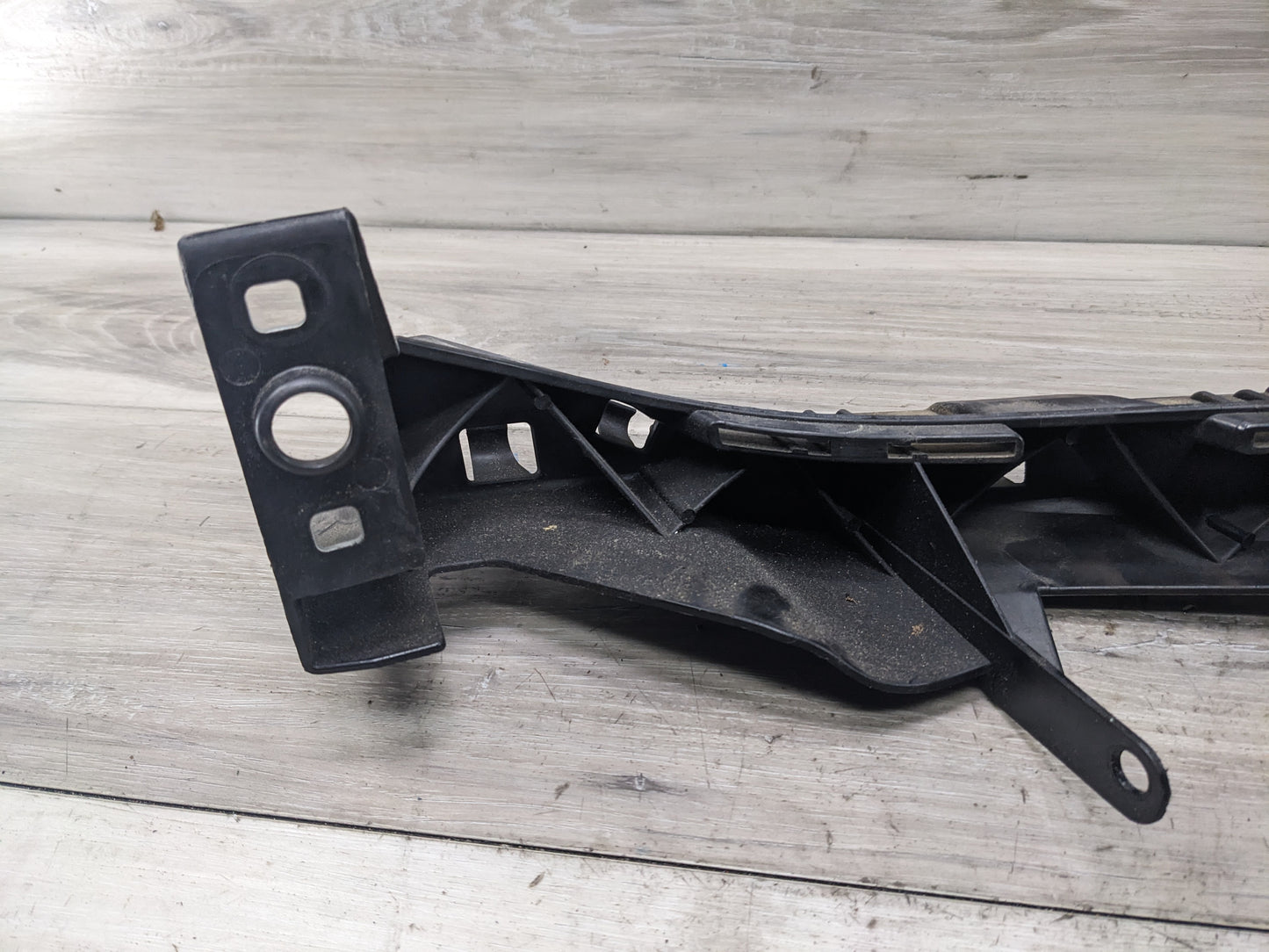 09-11 BMW E90 335 LCI Front Right Passenger Headlight Arm Bracket Mount Plastic