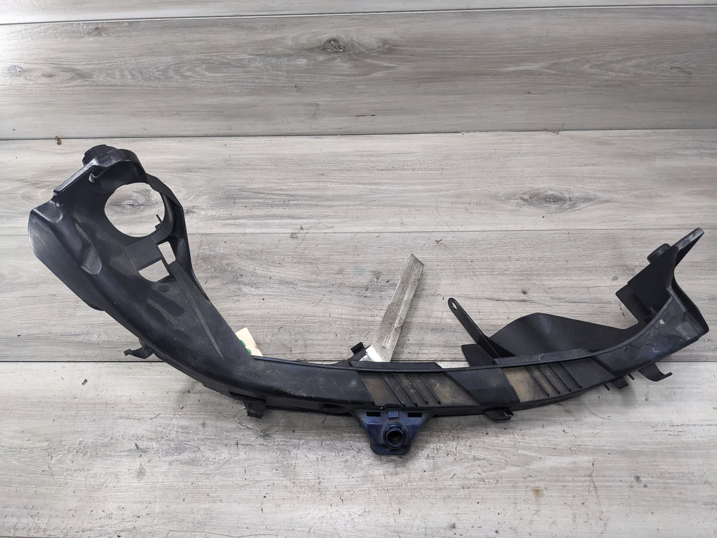 09-11 BMW E90 335 LCI Front Right Passenger Headlight Arm Bracket Mount Plastic